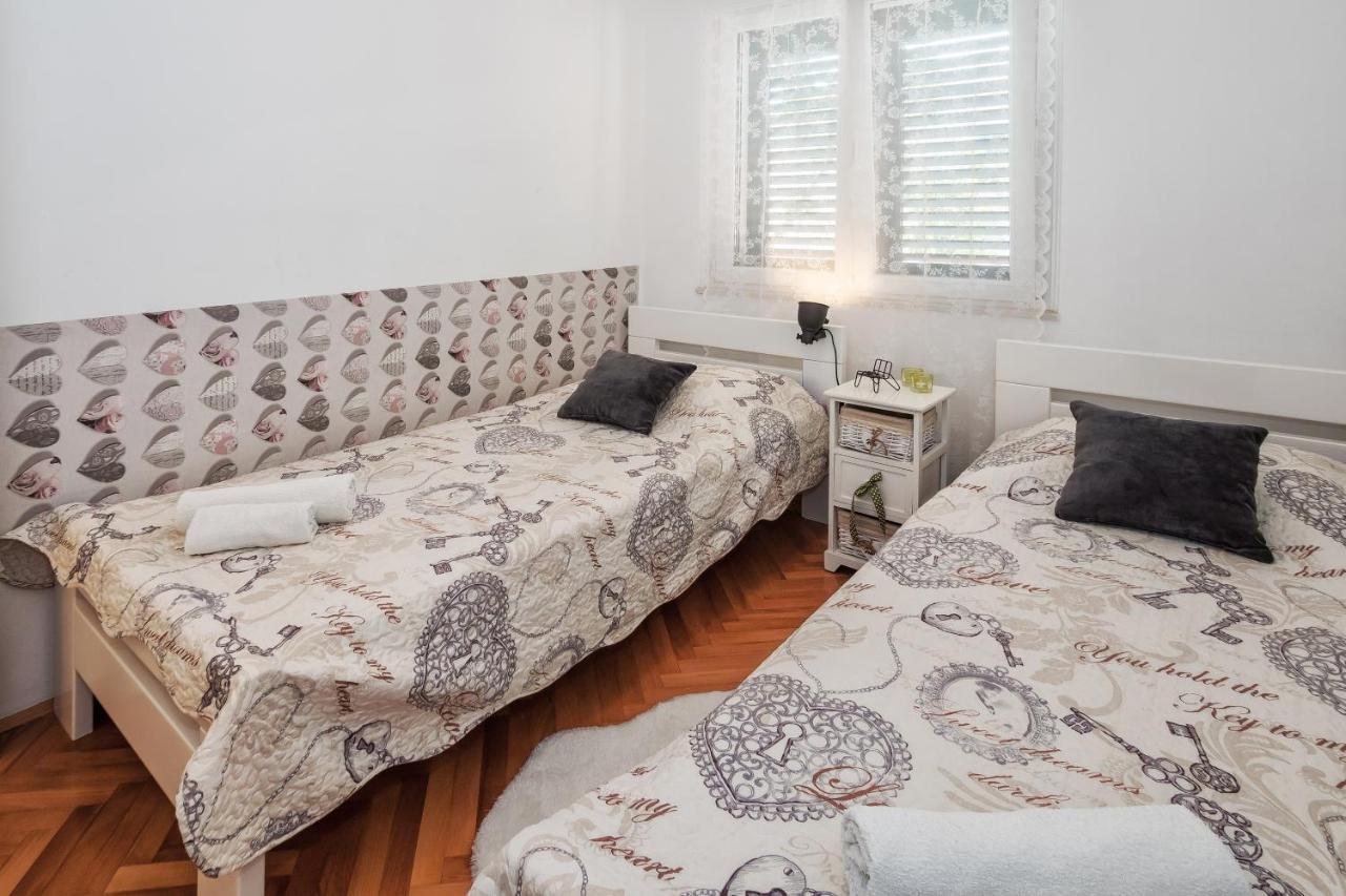 Sunny Apartments Stobreč Eksteriør billede